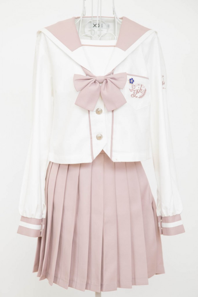 桜色セーラー